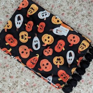 Halloween 🎃👻 Pumpkin and Ghost 👻🎃 Table Runner